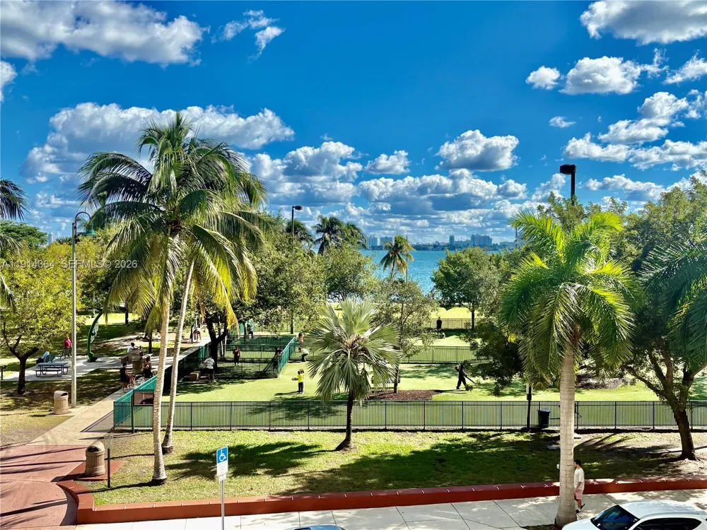1800 Bayshore Dr #306 Miami, FL 33132