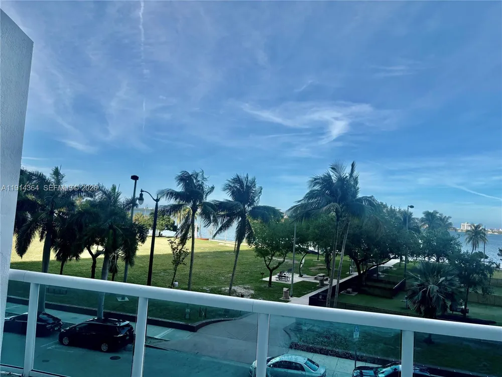 1800 Bayshore Dr #306 Miami, FL 33132