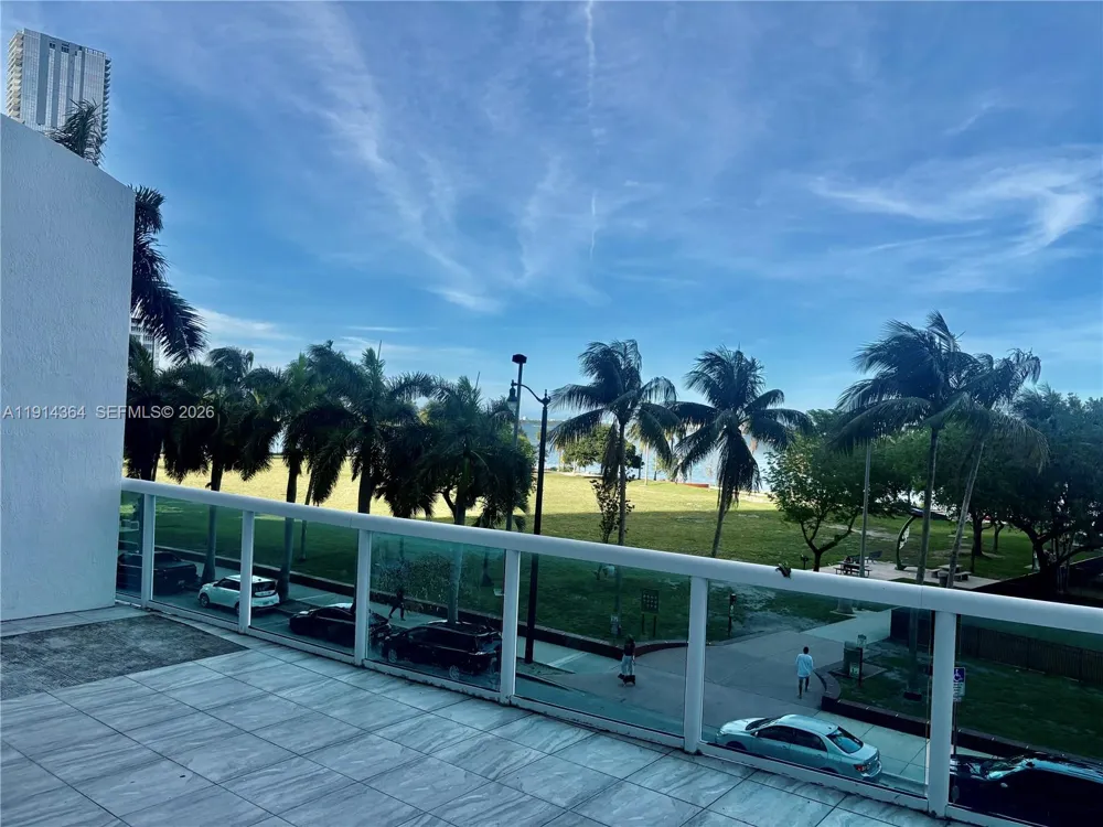 1800 Bayshore Dr #306 Miami, FL 33132