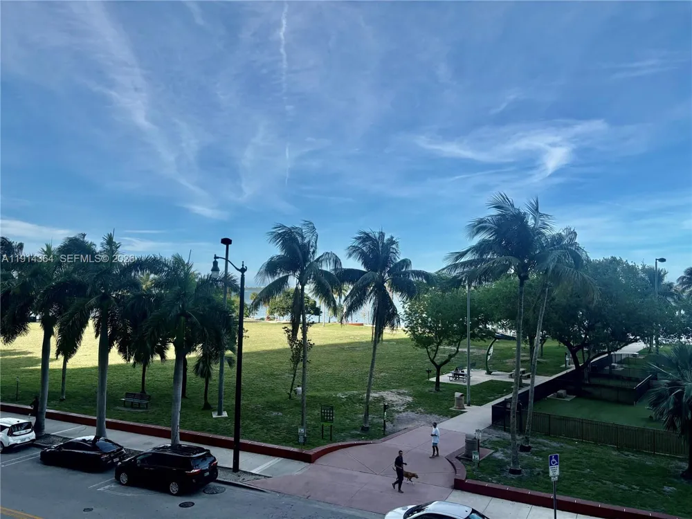 1800 Bayshore Dr #306 Miami, FL 33132