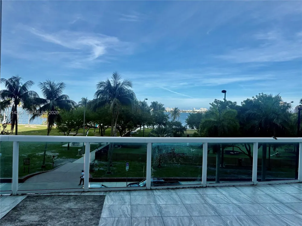 1800 Bayshore Dr #306 Miami, FL 33132