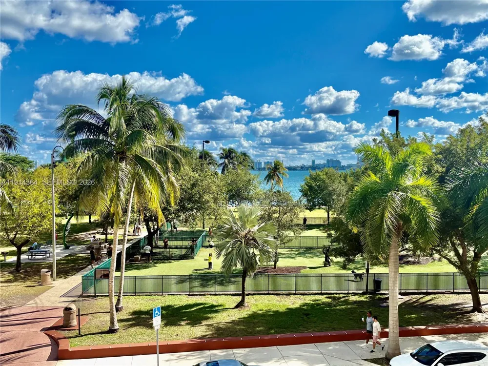 1800 Bayshore Dr #306 Miami, FL 33132