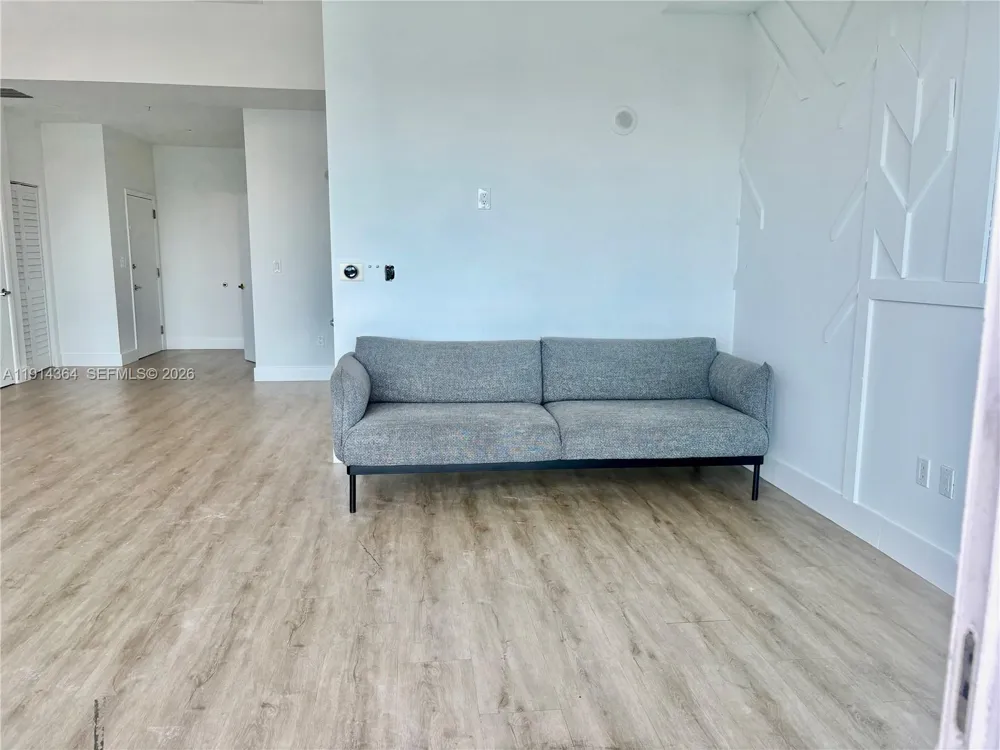 1800 Bayshore Dr #306 Miami, FL 33132