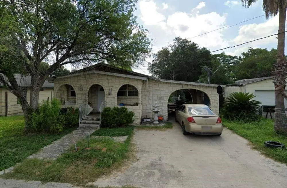 2009 Joslin Street Alice, TX 78332