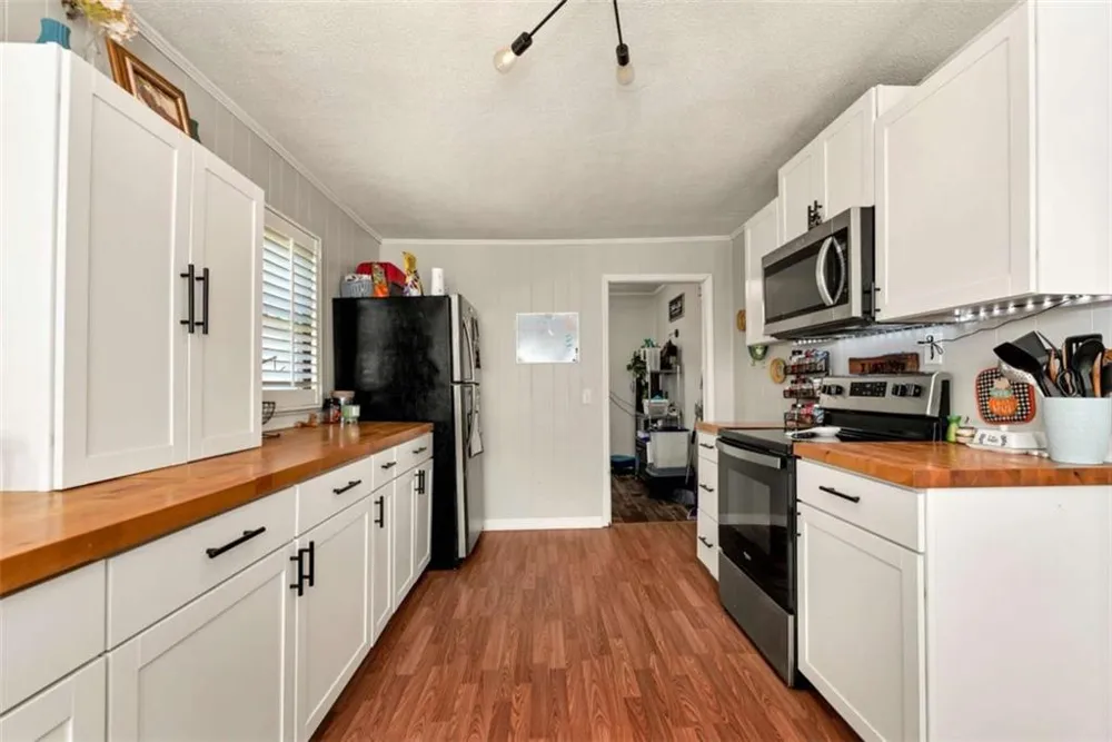 111 College Avenue Canon, GA 30520