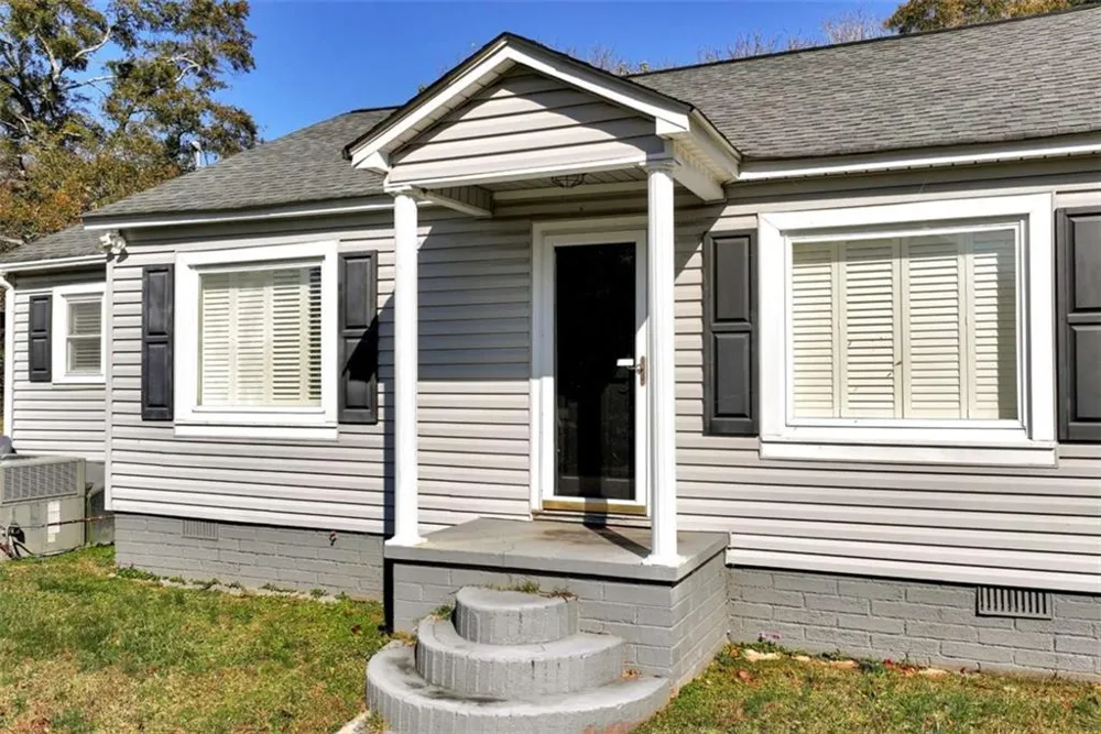 111 College Avenue Canon, GA 30520