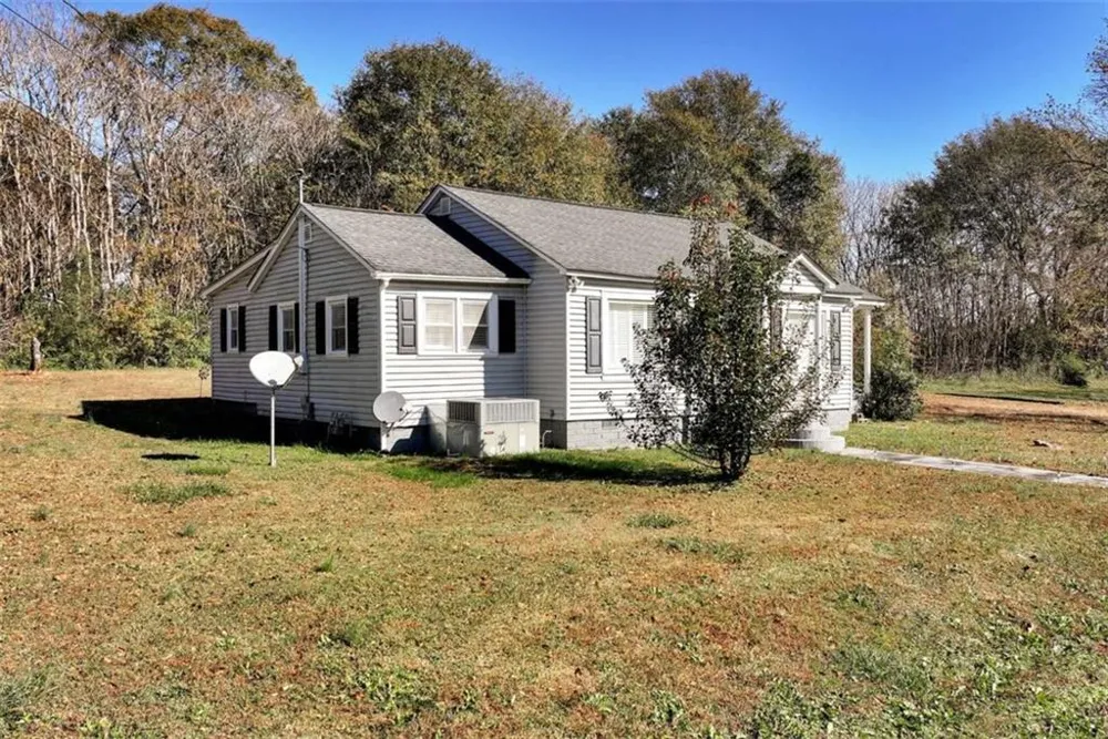 111 College Avenue Canon, GA 30520