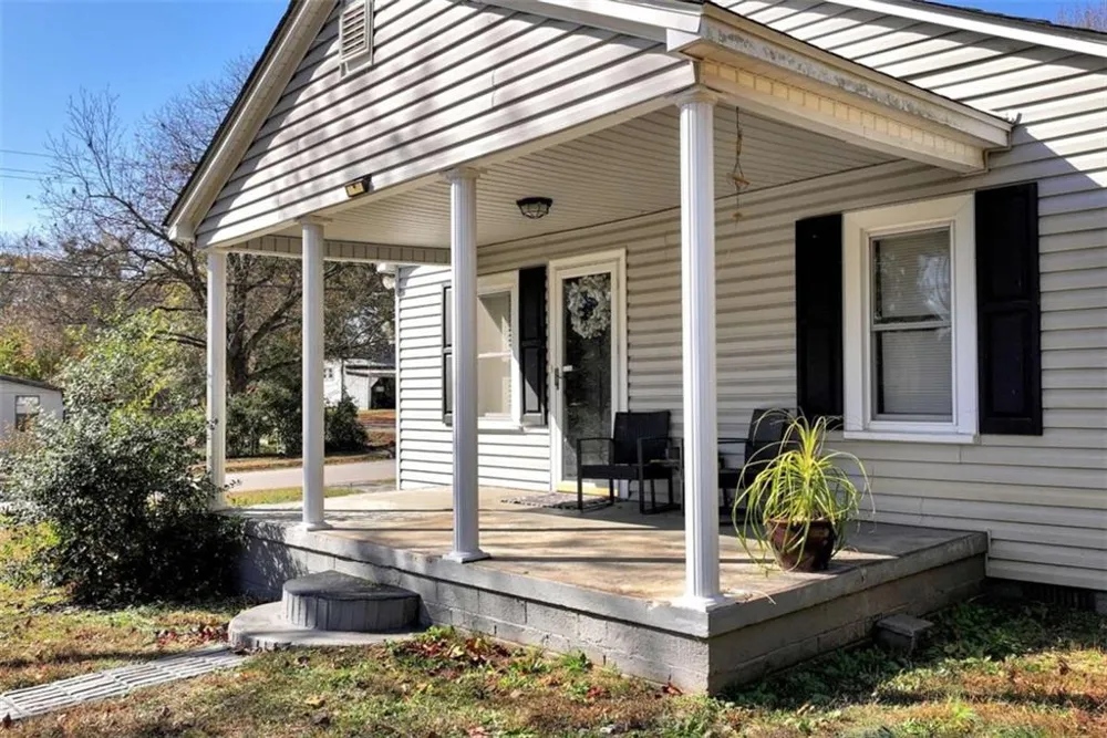 111 College Avenue Canon, GA 30520