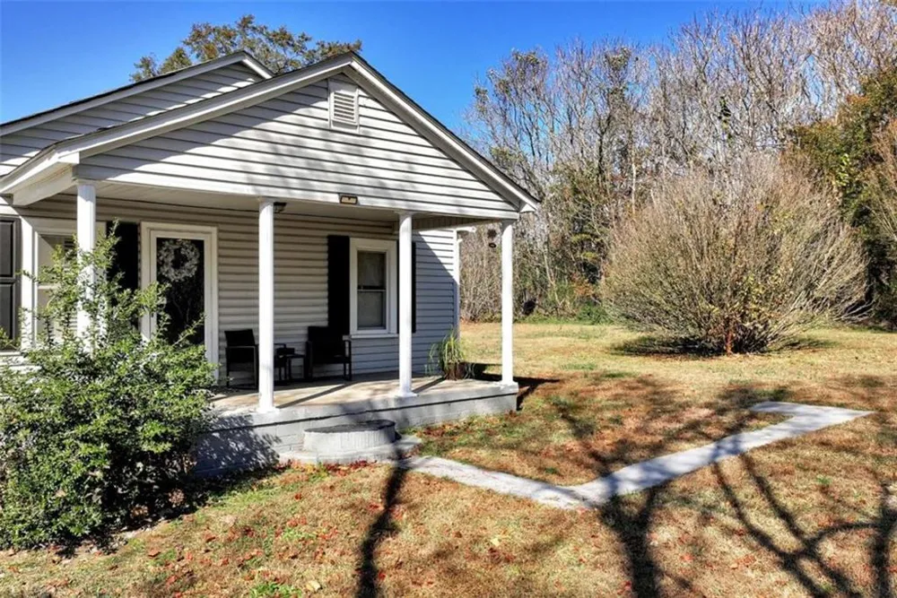 111 College Avenue Canon, GA 30520