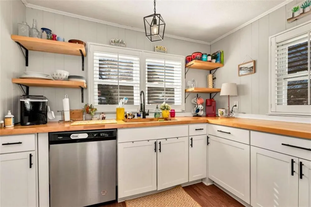 111 College Avenue Canon, GA 30520