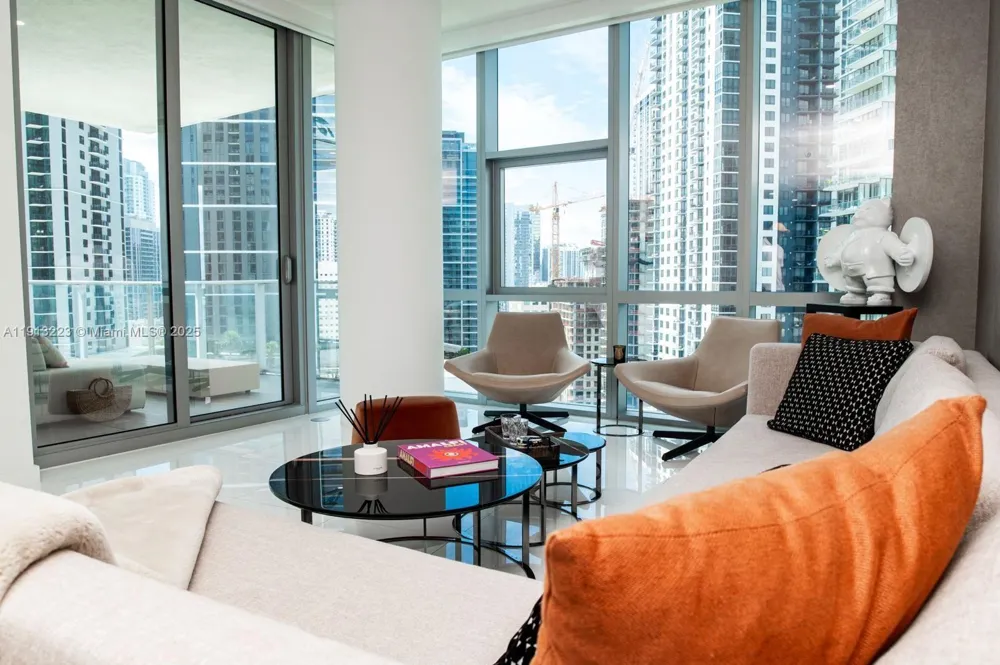 851 NE 1st Ave #1811 Miami, FL 33132