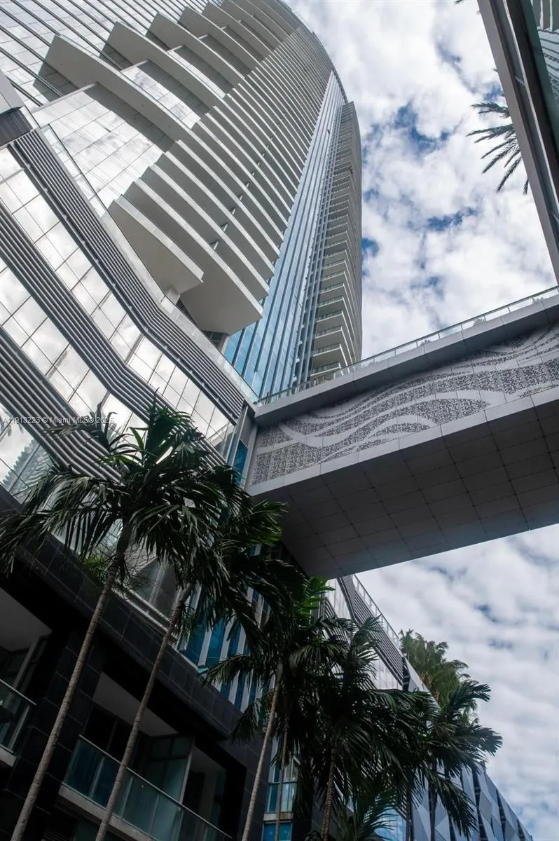851 NE 1st Ave #1811 Miami, FL 33132