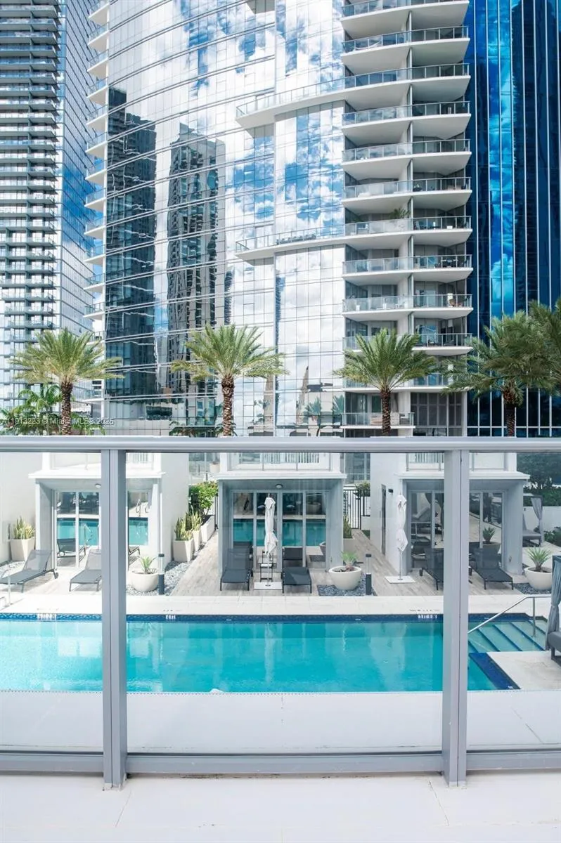 851 NE 1st Ave #1811 Miami, FL 33132
