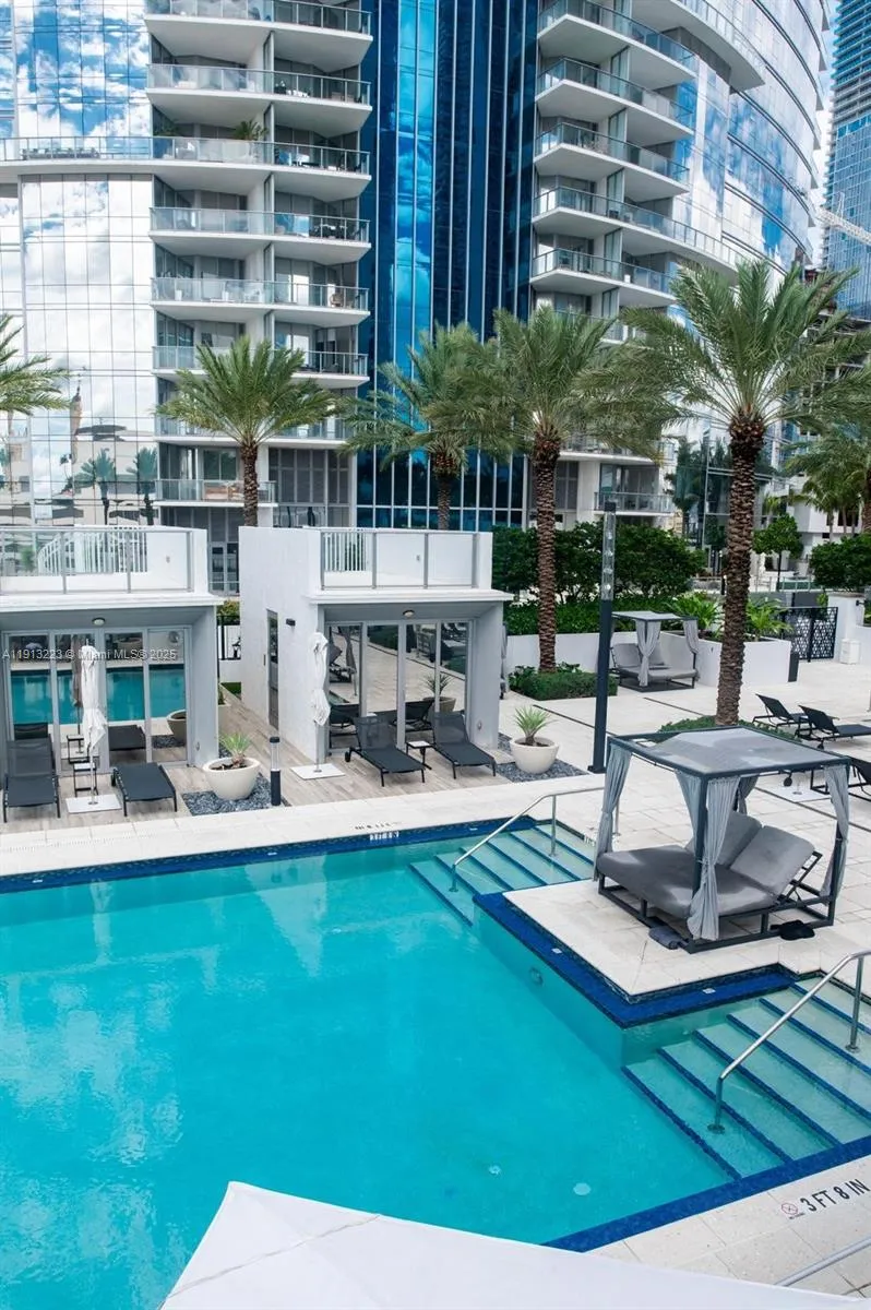 851 NE 1st Ave #1811 Miami, FL 33132