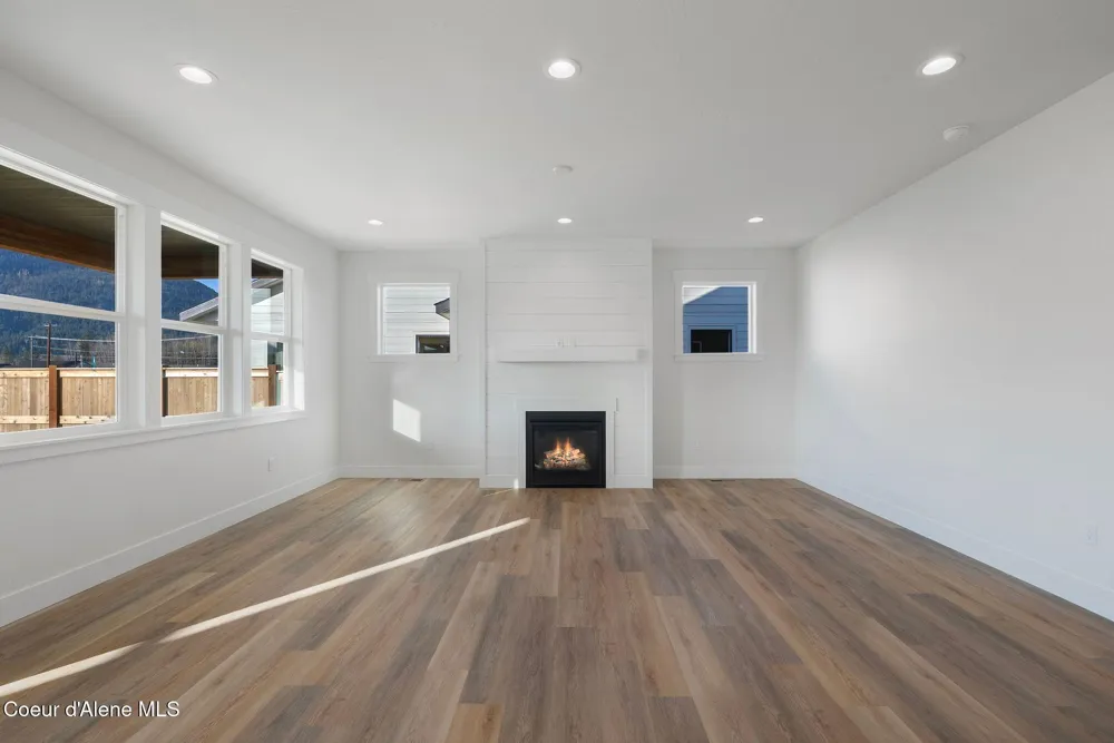 2057 S Aspen Way Sandpoint, ID 83864