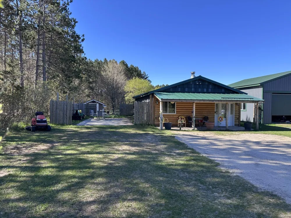 5935 Greenleaf Lane Blair Township, MI 49637