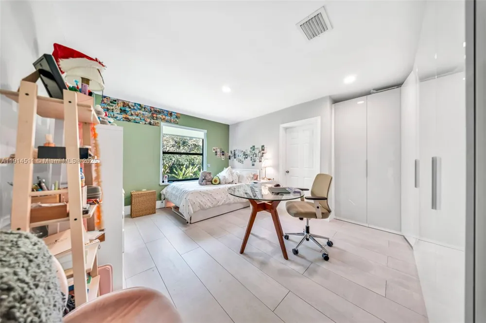 10195 NW 26th St Doral, FL 33172