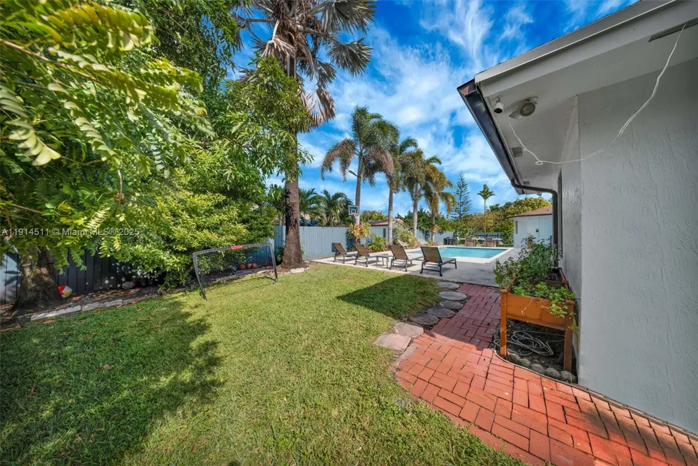 10195 NW 26th St Doral, FL 33172