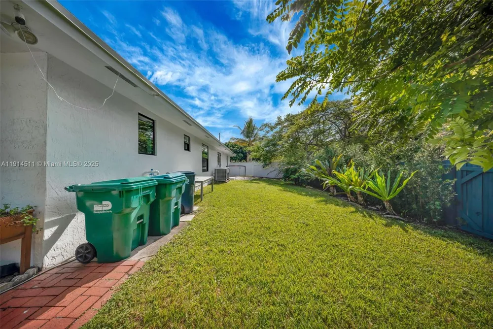 10195 NW 26th St Doral, FL 33172