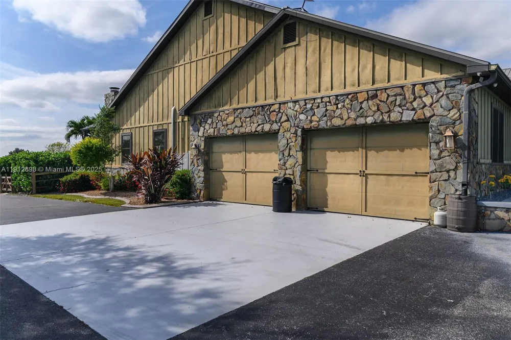 5675 County Road 78 La Belle, FL 33935