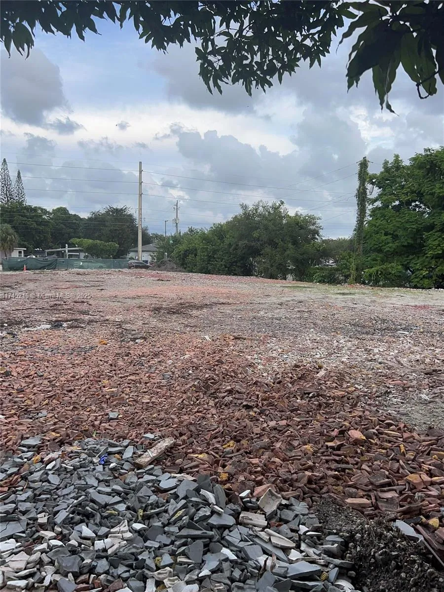 147 NW 31st Ave Lauderhill, FL 33311