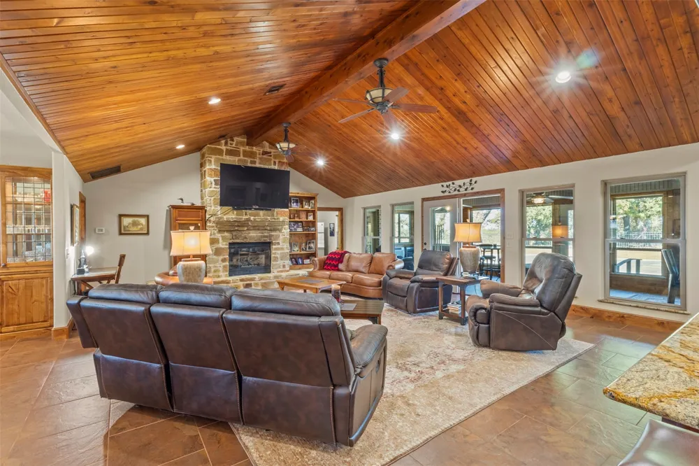 168 Texoma Bluffs Circle Gordonville, TX 76245