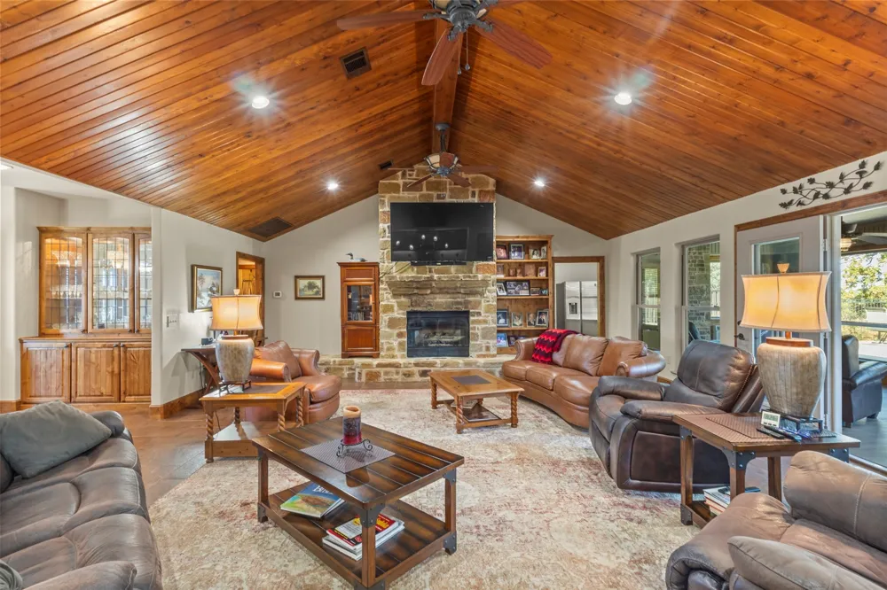 168 Texoma Bluffs Circle Gordonville, TX 76245