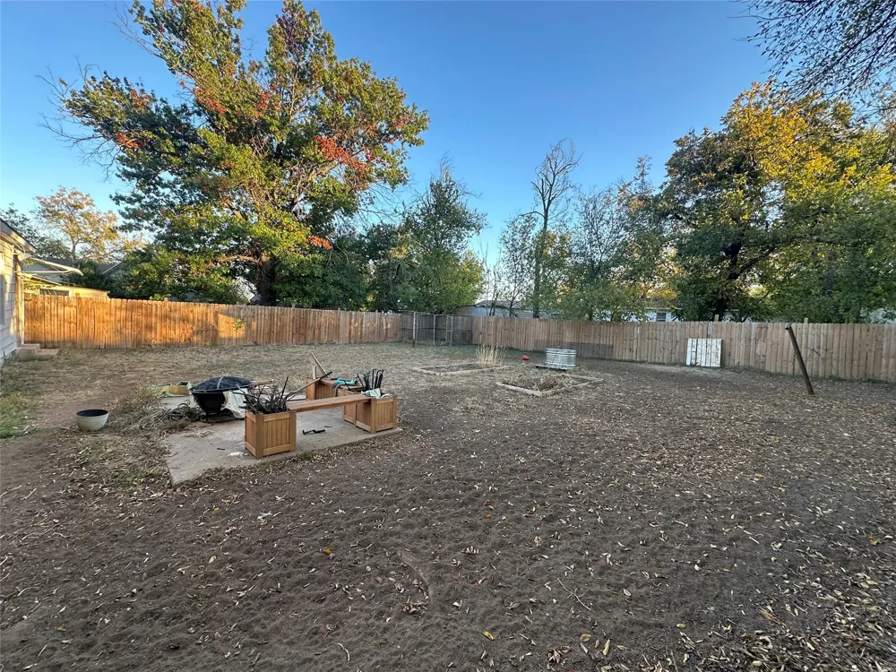 1107 W Cedar St Coleman, TX 76834