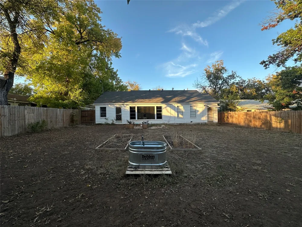 1107 W Cedar St Coleman, TX 76834