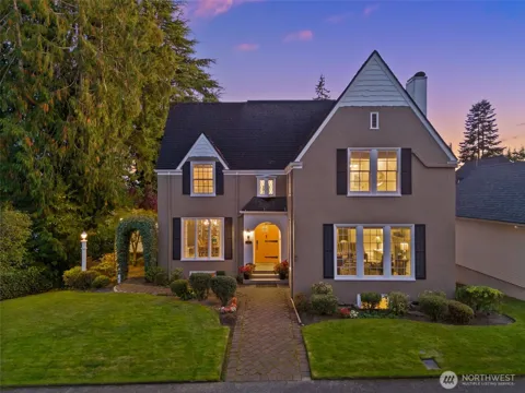 317 W 10th Street