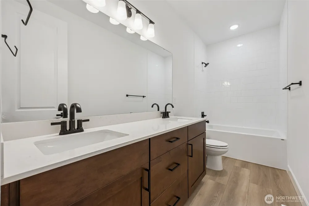 2207 Oak Court #8 Milton, WA 98354