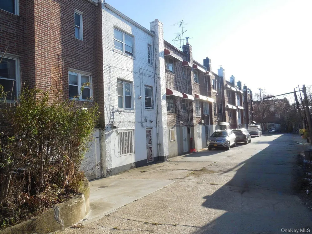 1183 Grenada Place Bronx, NY 10466