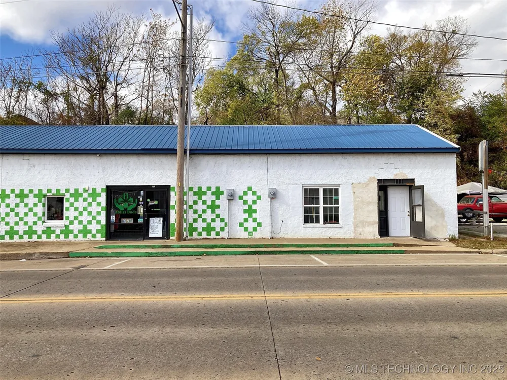 704 S Muskogee Avenue Tahlequah, OK 74464