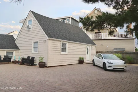 116 E Kupper Drive