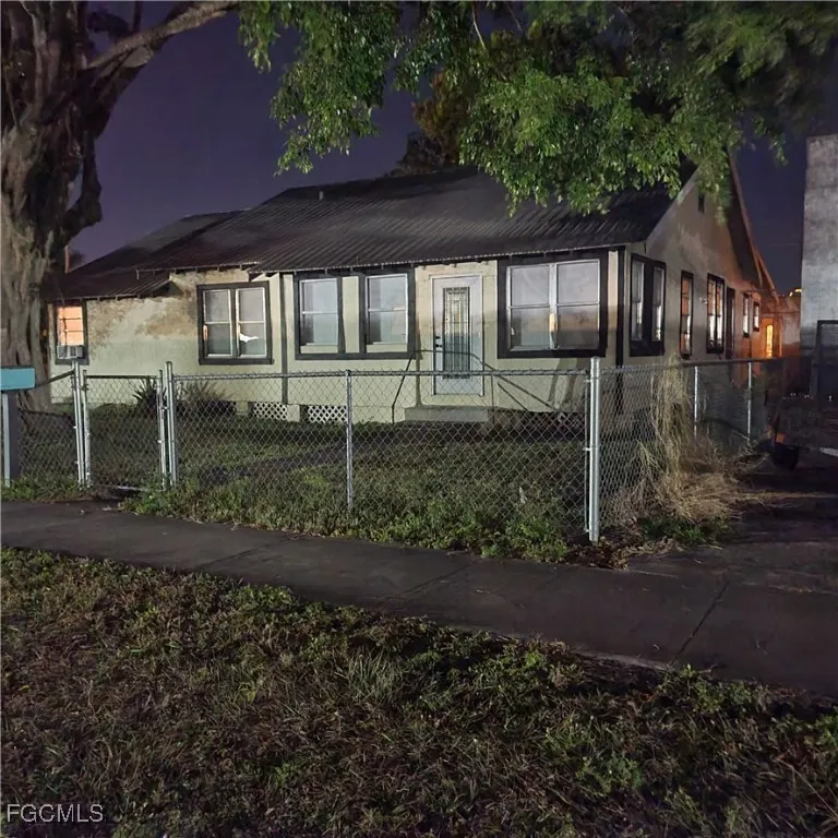 E EL PASO AVENUE Clewiston, FL 33440