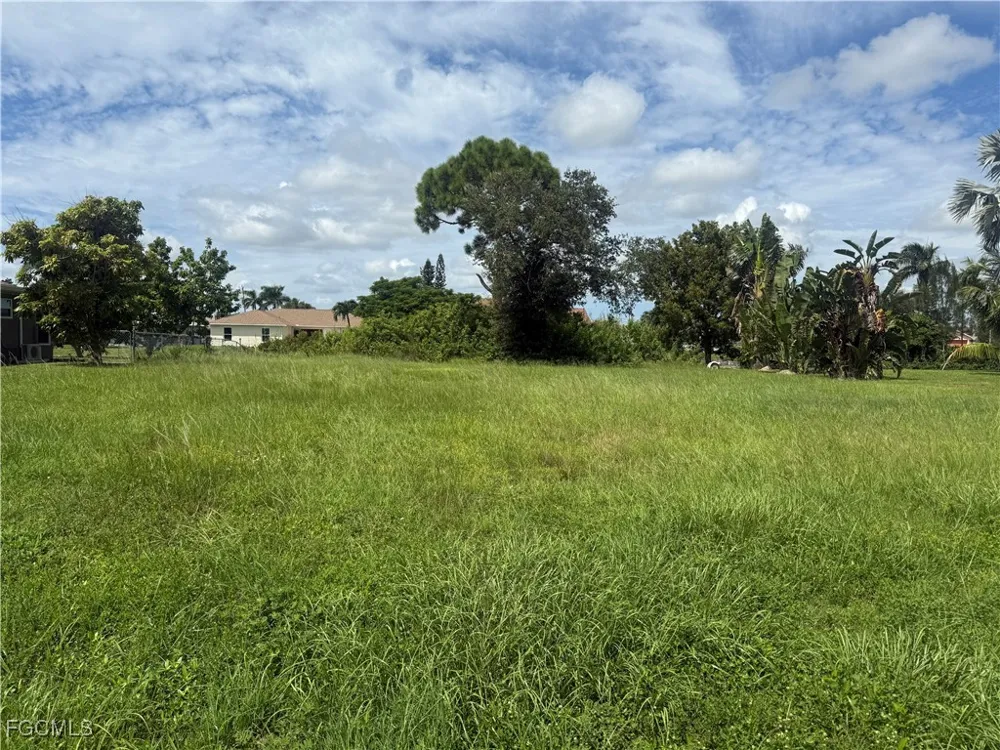 SE 9th Place Cape Coral, FL 33990
