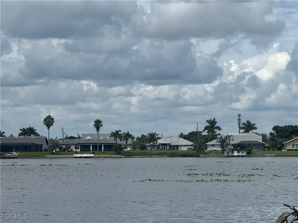SE 9th Place Cape Coral, FL 33990