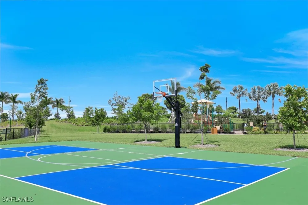 Edgewater Circle Naples, FL 34114