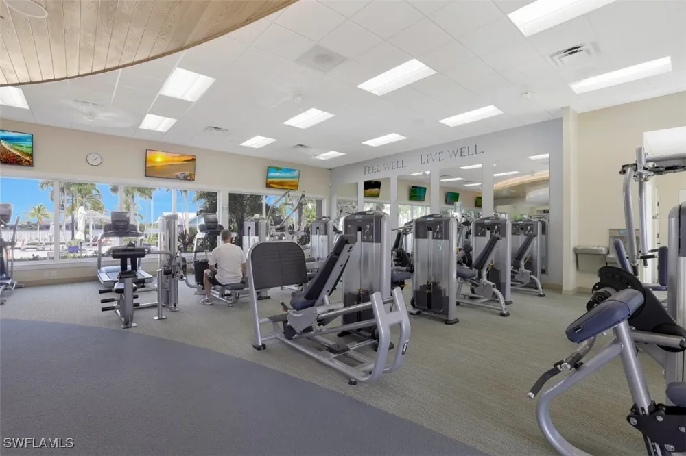 Edgewater Circle Naples, FL 34114