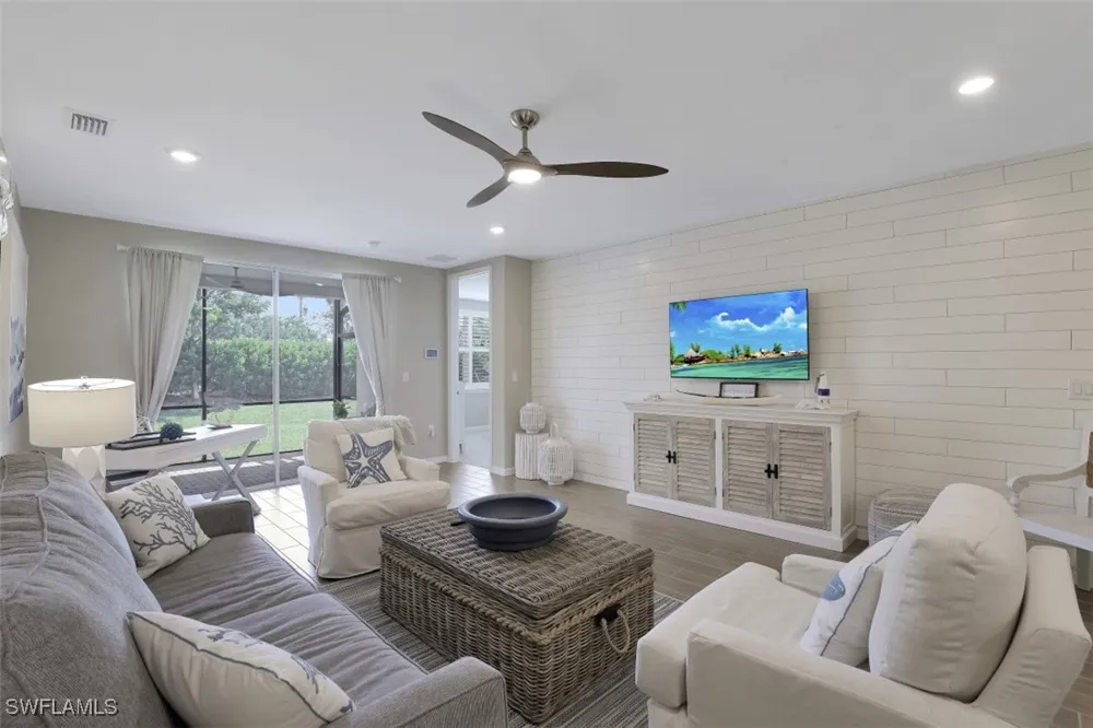 Edgewater Circle Naples, FL 34114