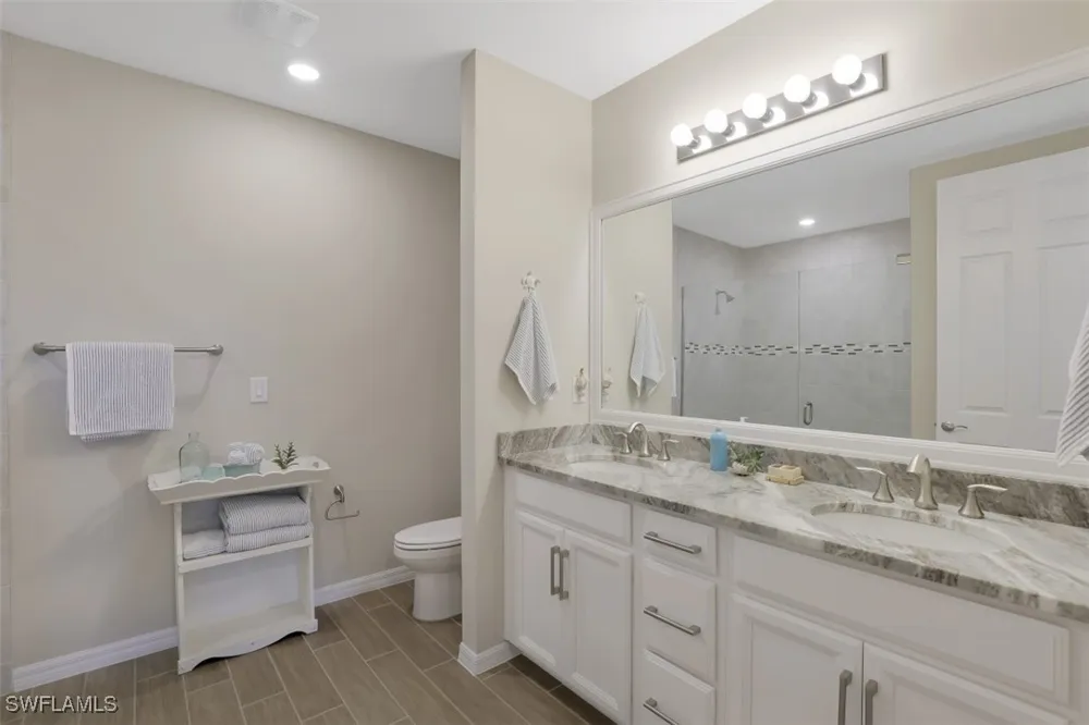 Edgewater Circle Naples, FL 34114