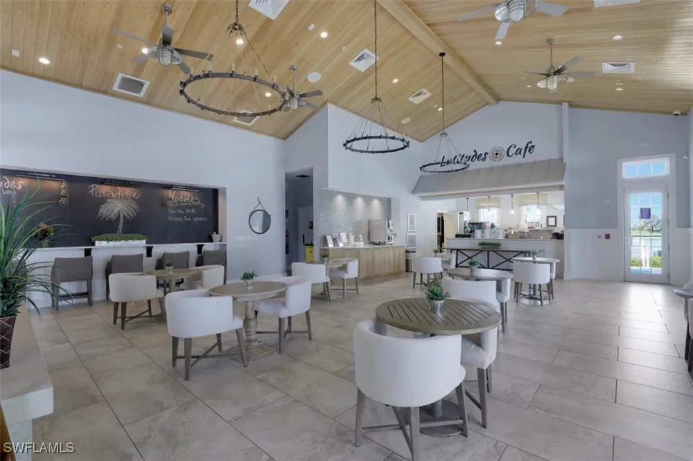 Edgewater Circle Naples, FL 34114