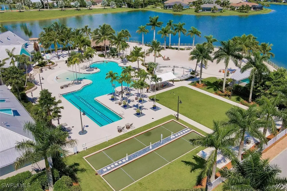 Edgewater Circle Naples, FL 34114