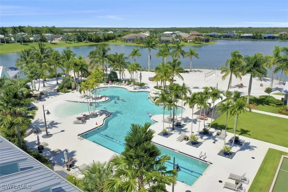 Edgewater Circle Naples, FL 34114