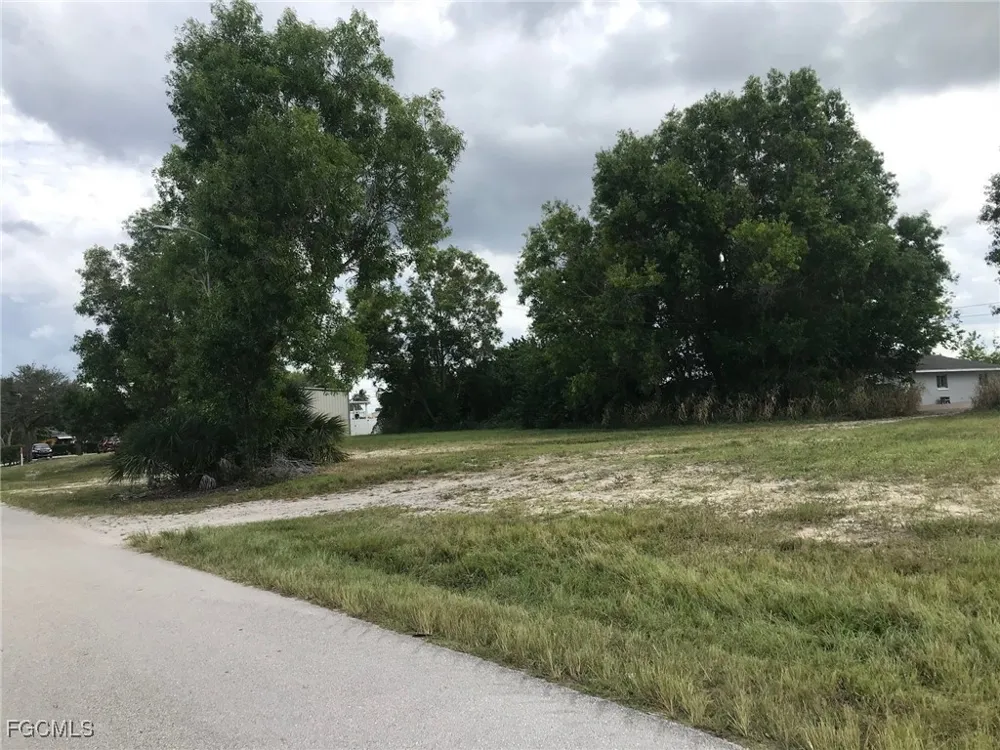 SE 8th Terrace Cape Coral, FL 33990