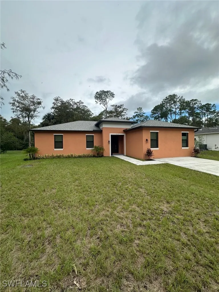 Della Drive Naples, FL 34117