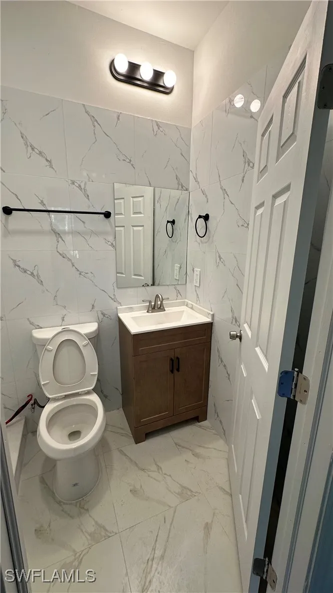 Della Drive Naples, FL 34117