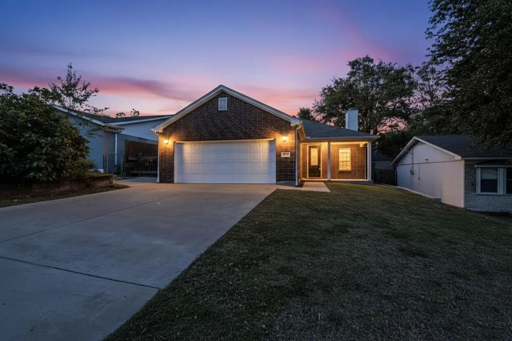 8224 Carlos Street White Settlement, TX 76108