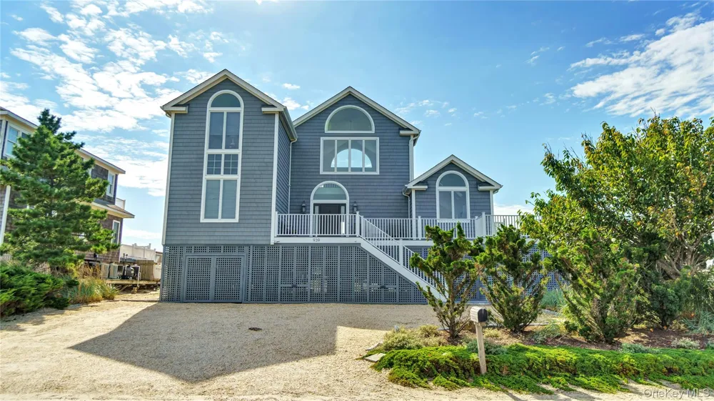 939 Dune Road Westhampton Dunes, NY 11978