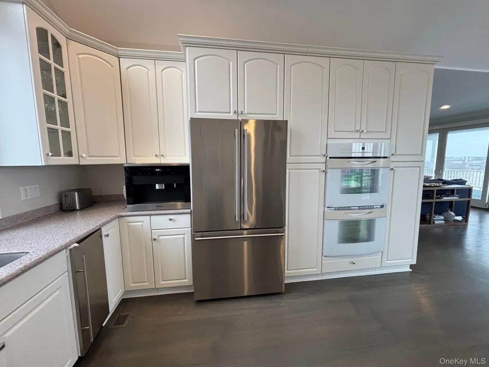 939 Dune Road Westhampton Dunes, NY 11978